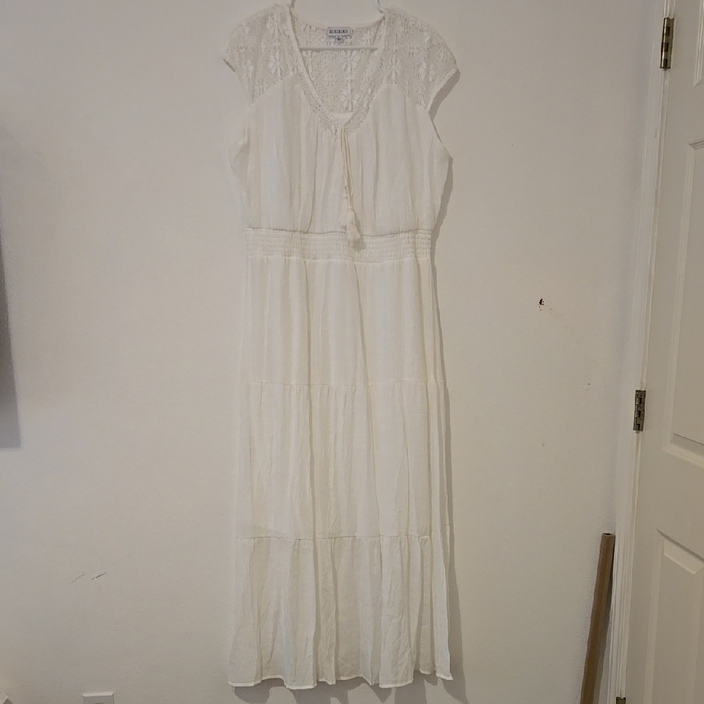 Sweet White Lace Maxi Dress